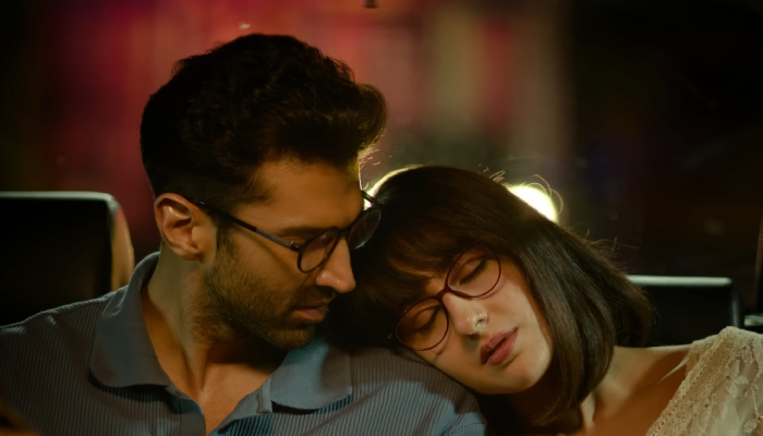 Aditya Roy Kapur and Sara Ali Khan in Metro In Dino